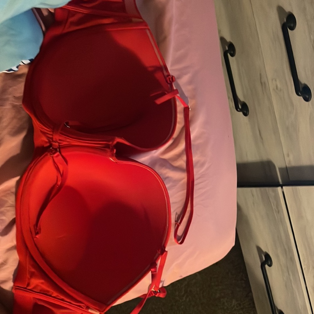 Bras - Picture 2 of 8